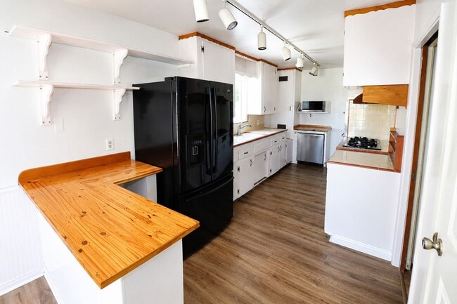 Photo - OWNER REMODEL - STUDENT RENTAL NEAR CAMPUS – HUGE DISCOUNT + ONE MONTH FREE!