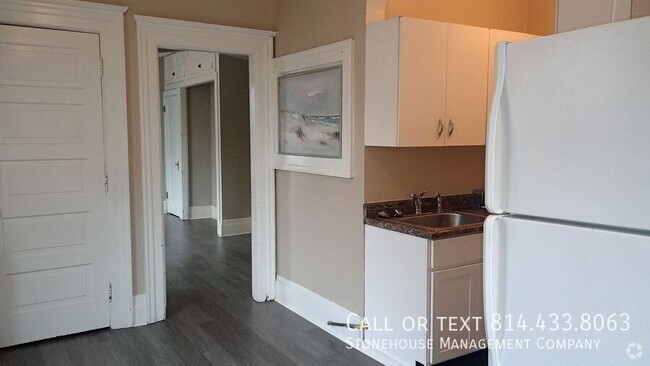 Building Photo - Beautiful 1-bedroom studio with all utilit... Unit 5 Rental