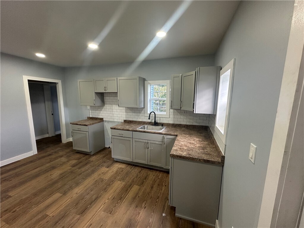 Photo - 202 Franklin St