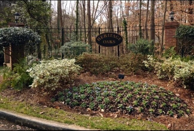 Building Photo - 102 Bainbridge Dr Unit Heritage Oaks