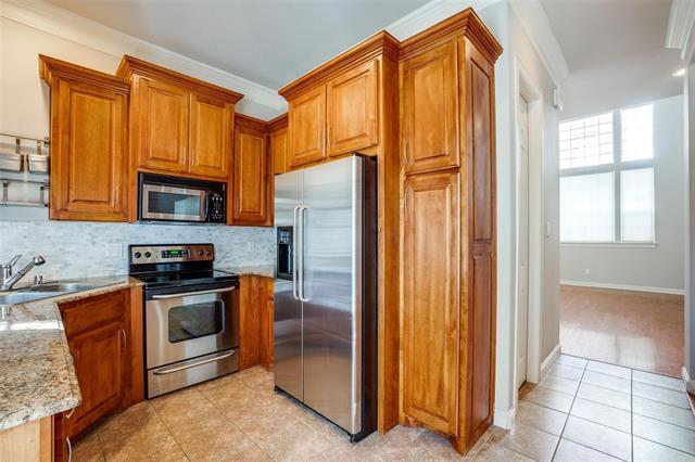 Photo - 5827 Lewis St