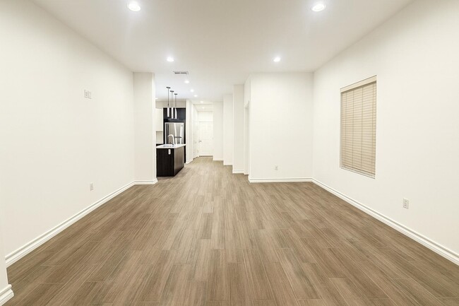 Photo - 5702 Moses Lp