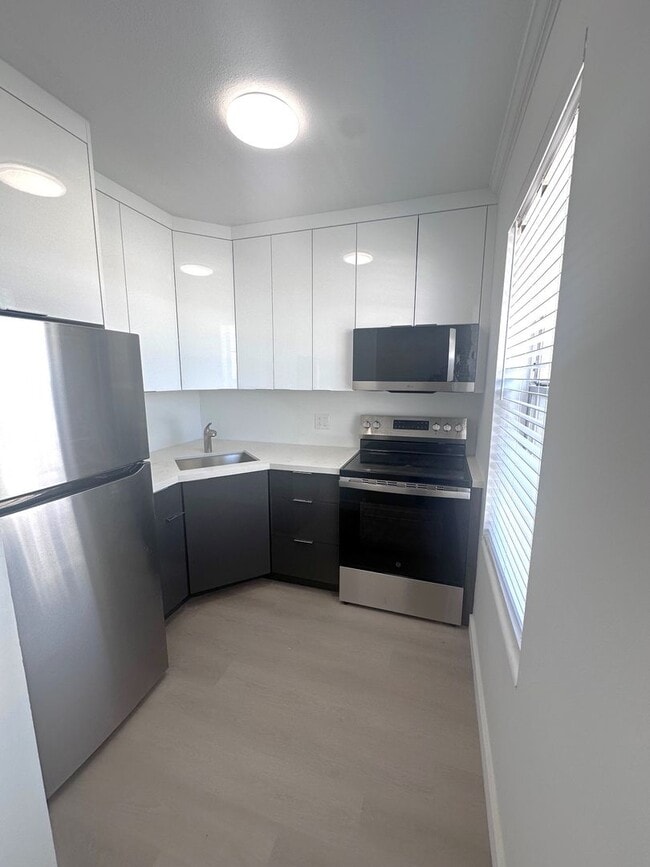 Photo - Updated 1 Bedroom 1 Bath Condo - Steps from Fort Lauderdale Beach! Unit 605H