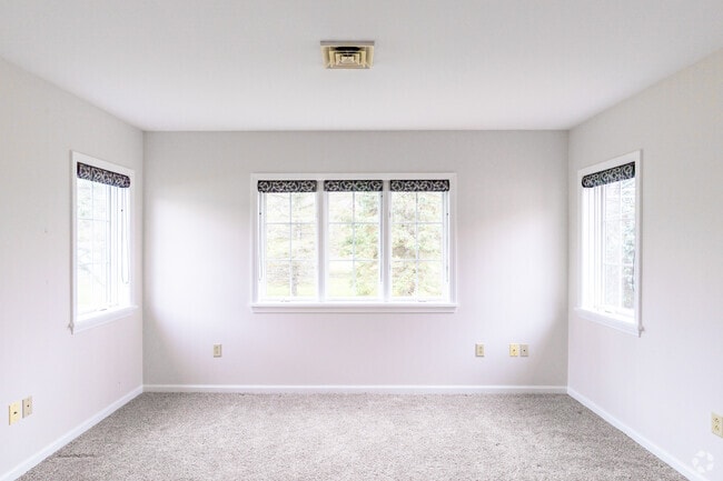 2BR, 2BA - 1,400SF - Den