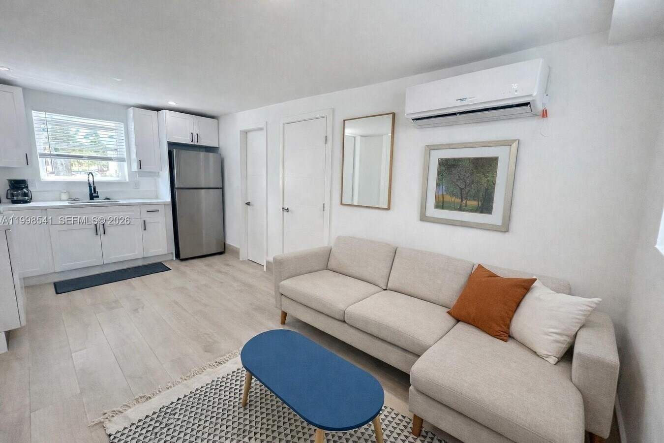 Photo - 817 Tyler St Unidad 0