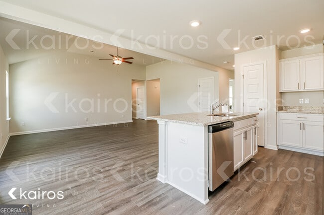 Photo - 104 Scots Pne Ct