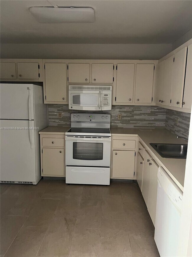 Photo - 1901 Bermuda Cir Unit F1