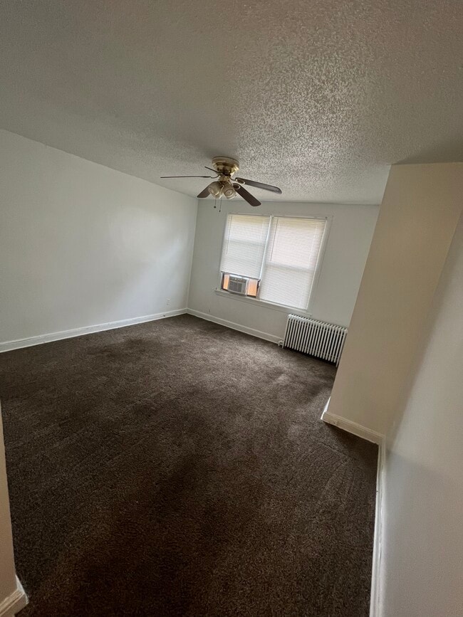 Photo - 231 Oakwood St SE