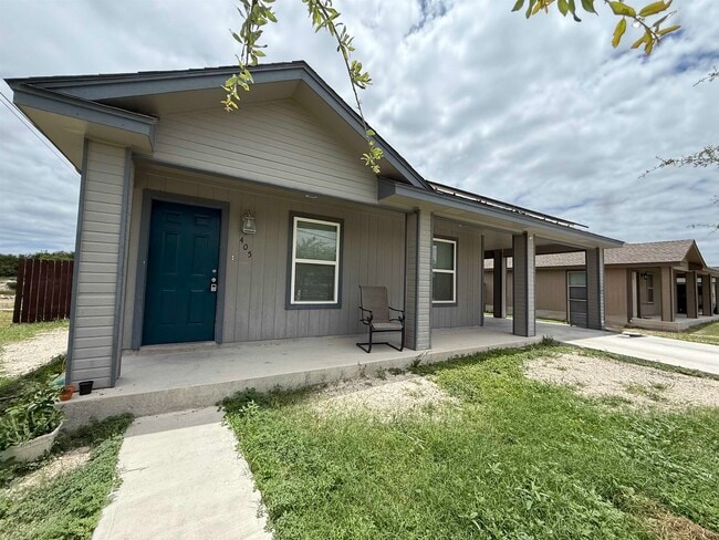 Photo - 405 St Joseph St