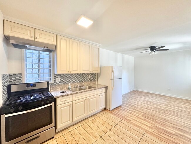 Building Photo - 5419 Harold Way Unit 9 Rental