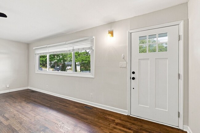 Photo - 3205 Crandon Ln
