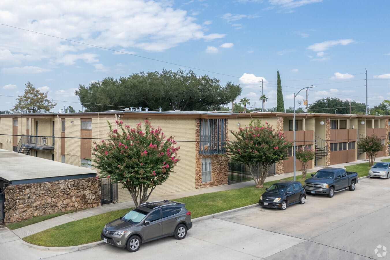 Palm Gardens - Palm Gardens Apartments