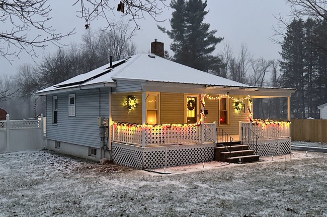 Building Photo - Bright & Updated 2-Bed Home in Dalton- $2450