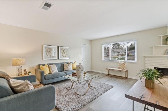 Photo - 130 Kittoe Dr Unit A