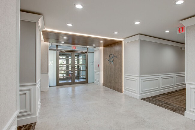 Photo - River Club Apartments