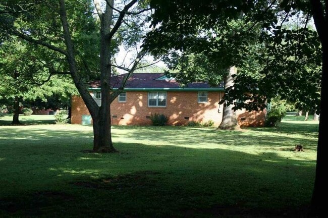 Photo - 3600 Lakewood Rd NW