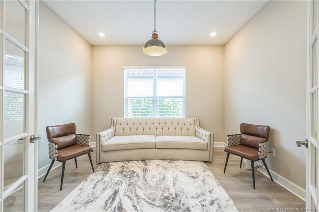 Photo - 15111 Pescara St