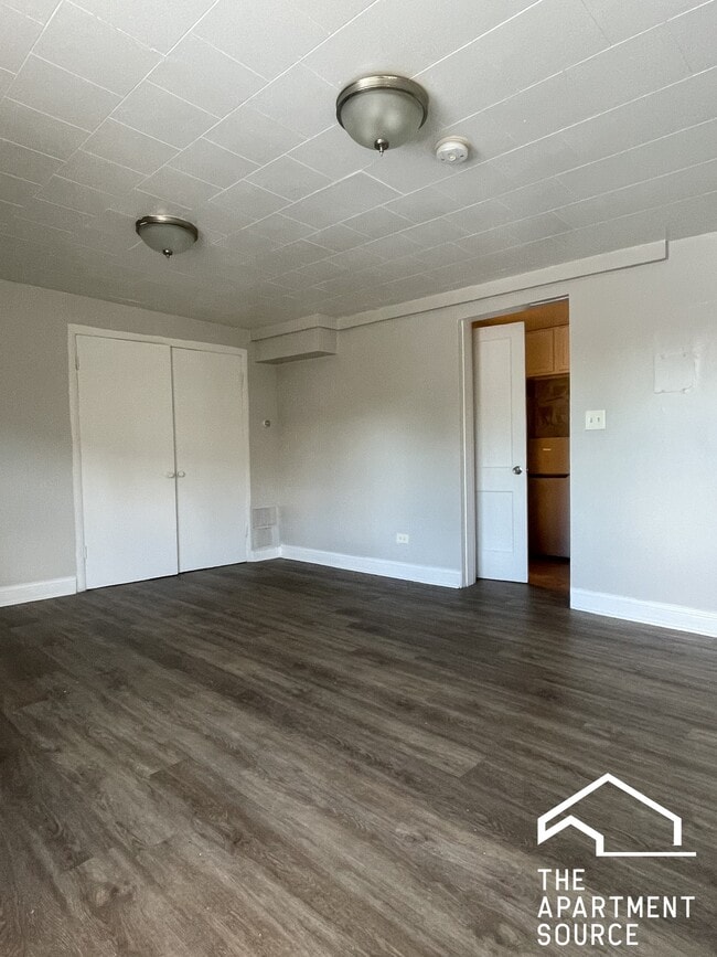 Photo - 5221 W Belmont Ave Unit 2R
