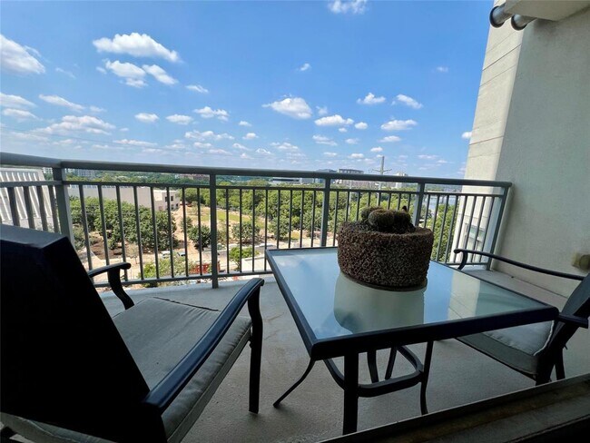 Building Photo - 603 Davis St Unit 712 Rental