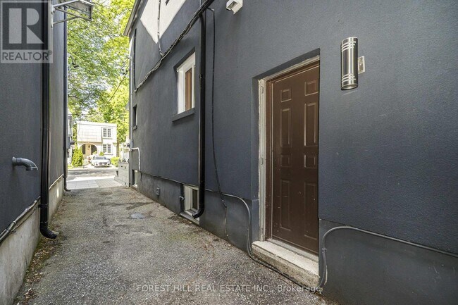 Photo - 79 Marmot St