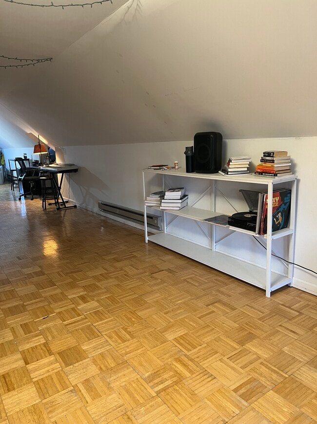 Photo - 211 Ontario St