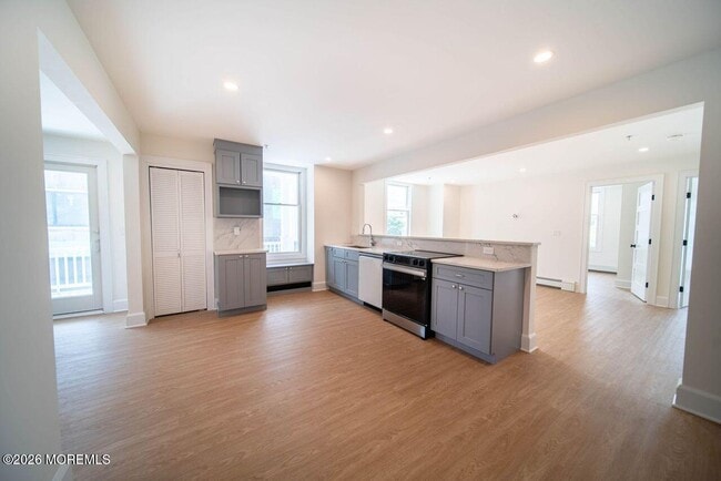 1125 E Ocean Ave Unit 2b