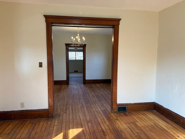 Photo - 4 Bed / 2 Bath Home for Rent – Canton, Ohio