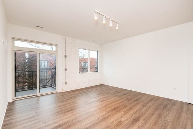 Building Photo - 2550 S Wabash Ave Unit 302 Rental
