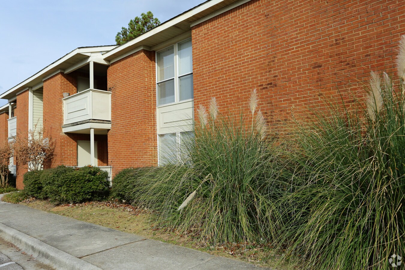 Landmark Manor Apartments - Pearl at Sun Valley Apartments