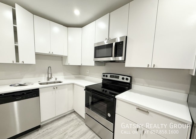 Building Photo - 11 Ruggles St Unit 6R