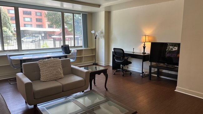 Building Photo - 1111 Arlington Blvd Unit 720