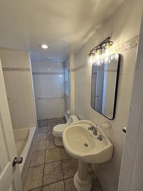 Photo - 84 Rollstone Ave