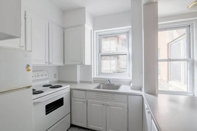 Building Photo - 10 Rosemount