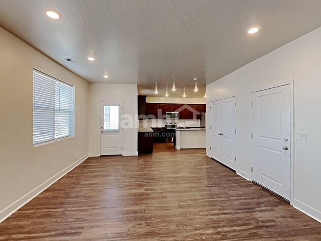 Photo - 1123 Wagon Way