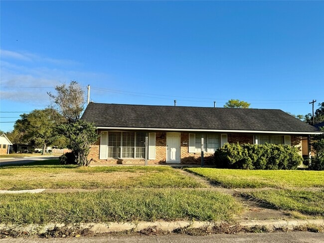 Building Photo - 10003 Tolman St