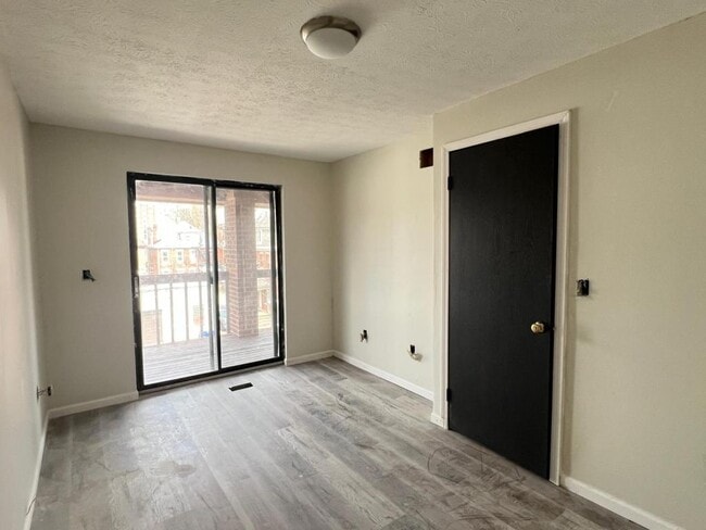 Photo - 128 W 9th Ave