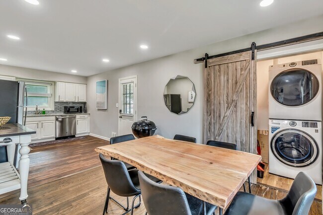 Photo - 597 South Gordon Rd SW