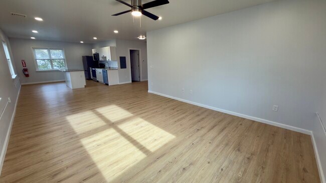 Photo - 403 N Walnut St Unit B