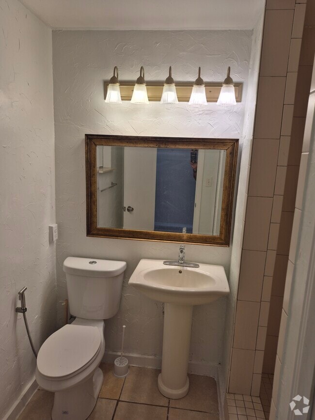 Building Photo - 202 Magnolia St Rental
