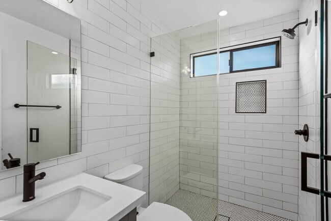 Photo - 3415 London Street