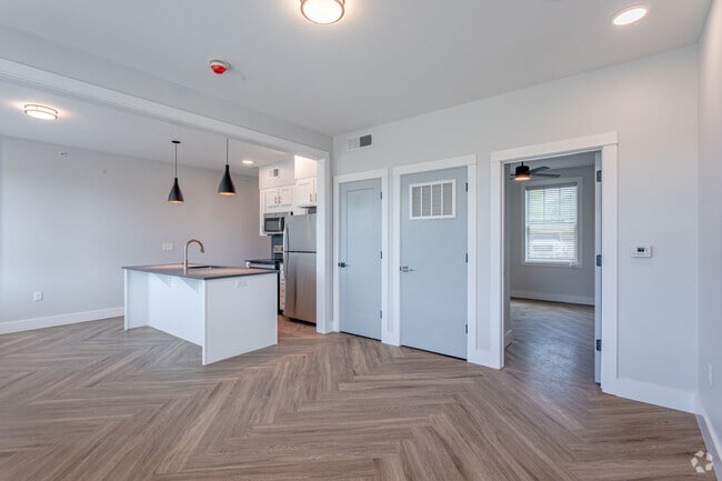1BR, 1BA - 732 SF