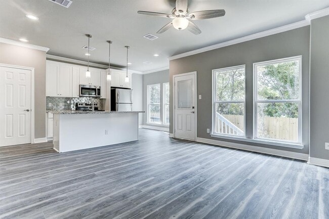 Building Photo - 3128 Coal St Unit A