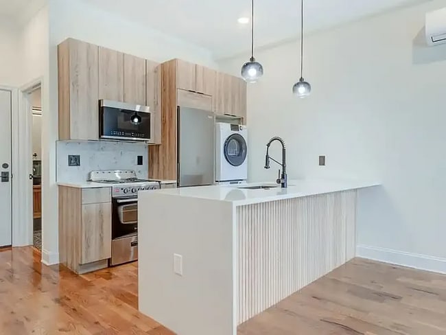 Building Photo - 2841 W Diamond St