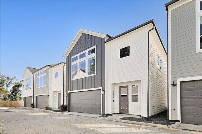 Photo - 107 W Whitney St