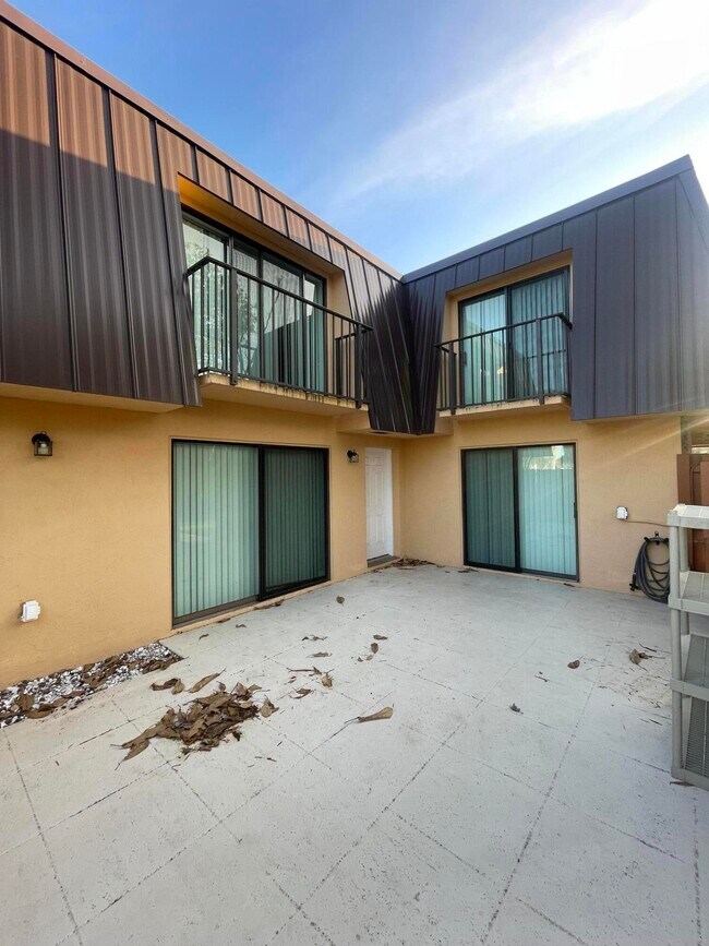 Building Photo - 5602 SE Windsong Ln