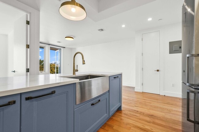 Building Photo - 627 DeKalb Ave Unit 1