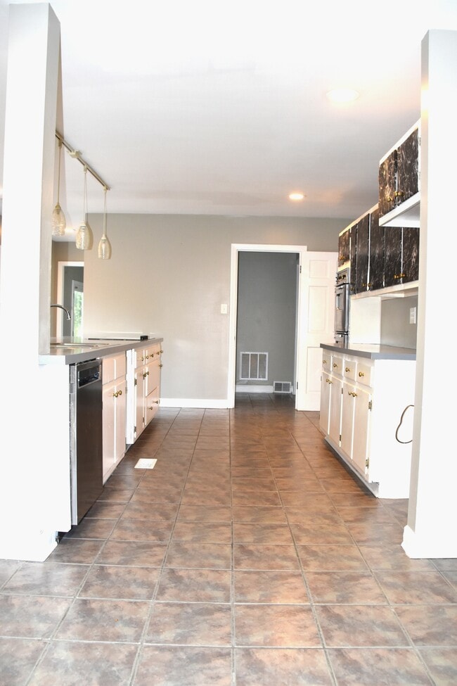 Photo - 1461 Kirby Pkwy