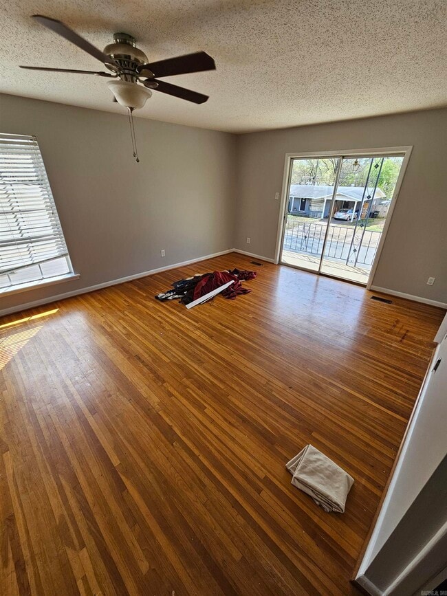 Photo - 5708 Shamrock Dr