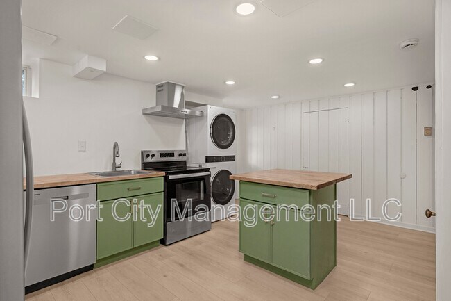 Photo - 3607 Bayonne Ave Unidad B