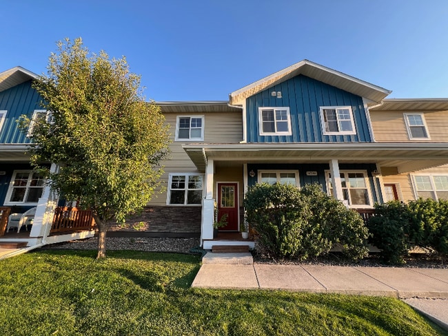 Building Photo - Modern 3 Bed | 2.5 Bath Condo in Prime Loc... Unit C
